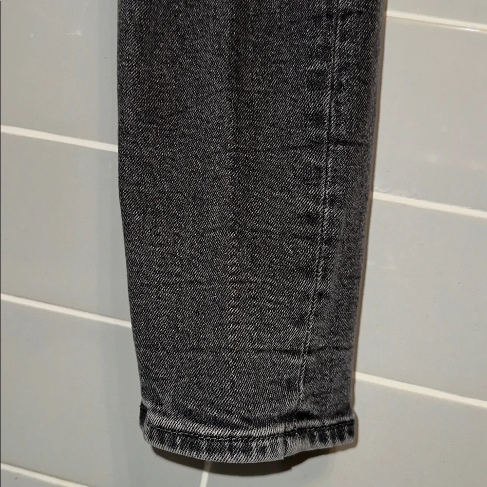 Levi’s High Rise Tapered Jeans - Picture 7 of 17